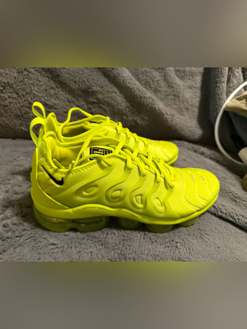 Nike womenβs Neon neon green Running Sneakers
